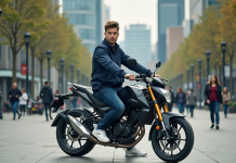 Jeune homme en moto dans une ville moderne et animée